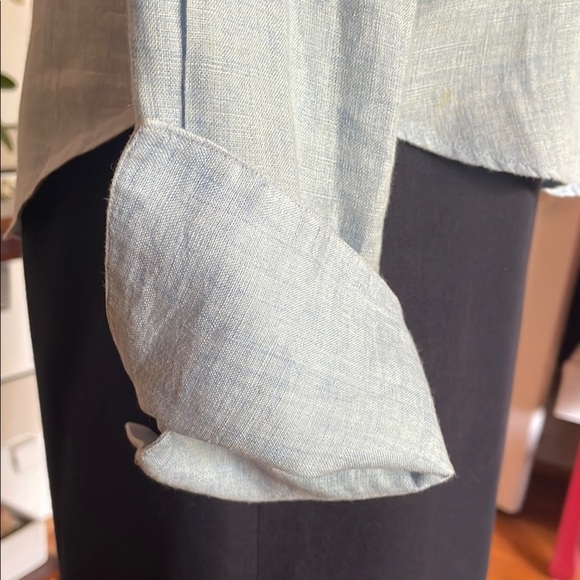 Paul Stuart 💯 Linen Button-Down Shirt with Elegant Turn-Back Cuffs in XS - Picture 2 of 11